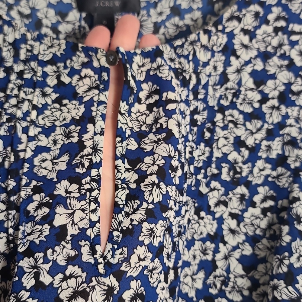 J. CREW Cascade Ruffle Navy and White Floral Blouse With Keyhole Size 0 - Picture 10 of 16